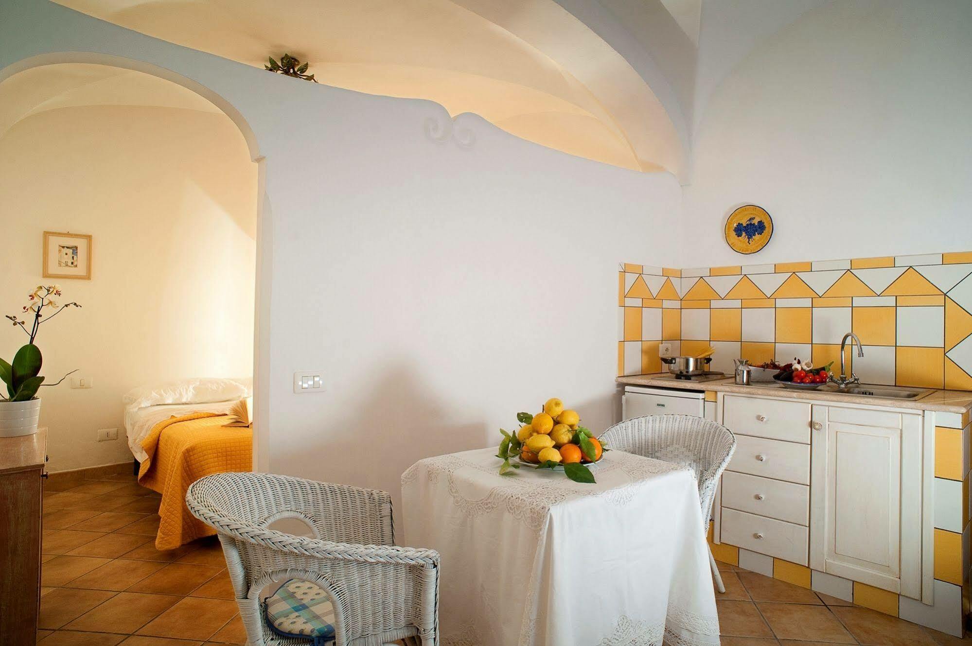 B&B Le Ninfee Di Позитано Экстерьер фото